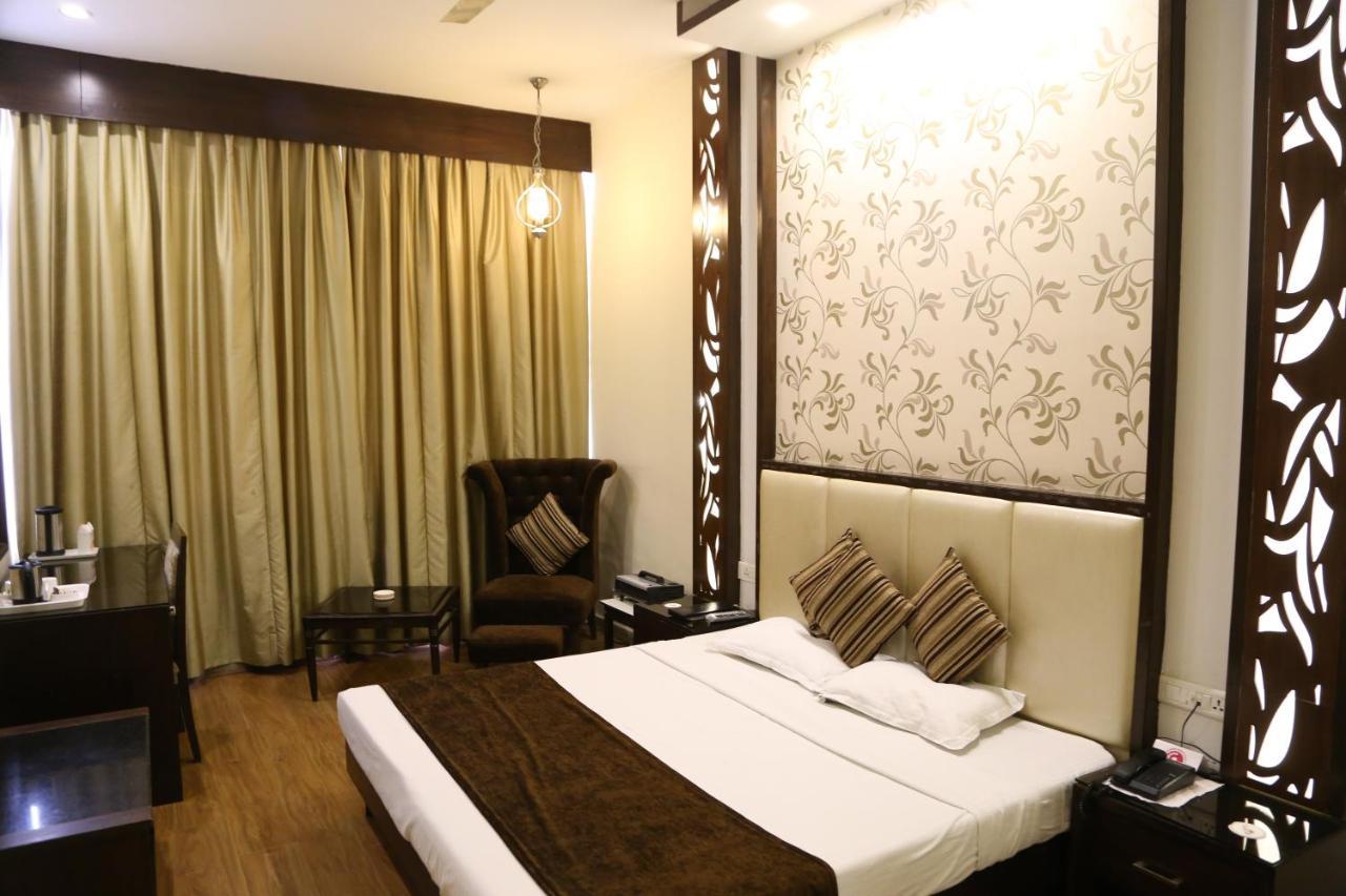 Hotel Parbhat Inn Panchkula Eksteriør bilde